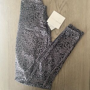 NWT Beyond Yoga High Waisted Midi Animal Print Yoga Leggings size XS